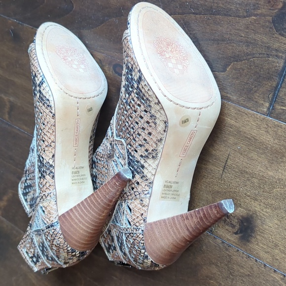 sz 8 Vince Camuto Women's Allistan Ankle Boot - Picture 6 of 6